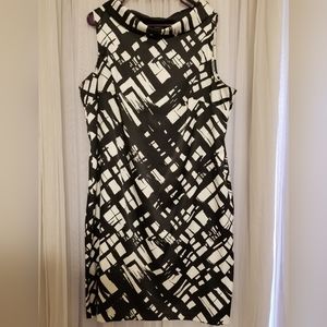 20W black/white dress